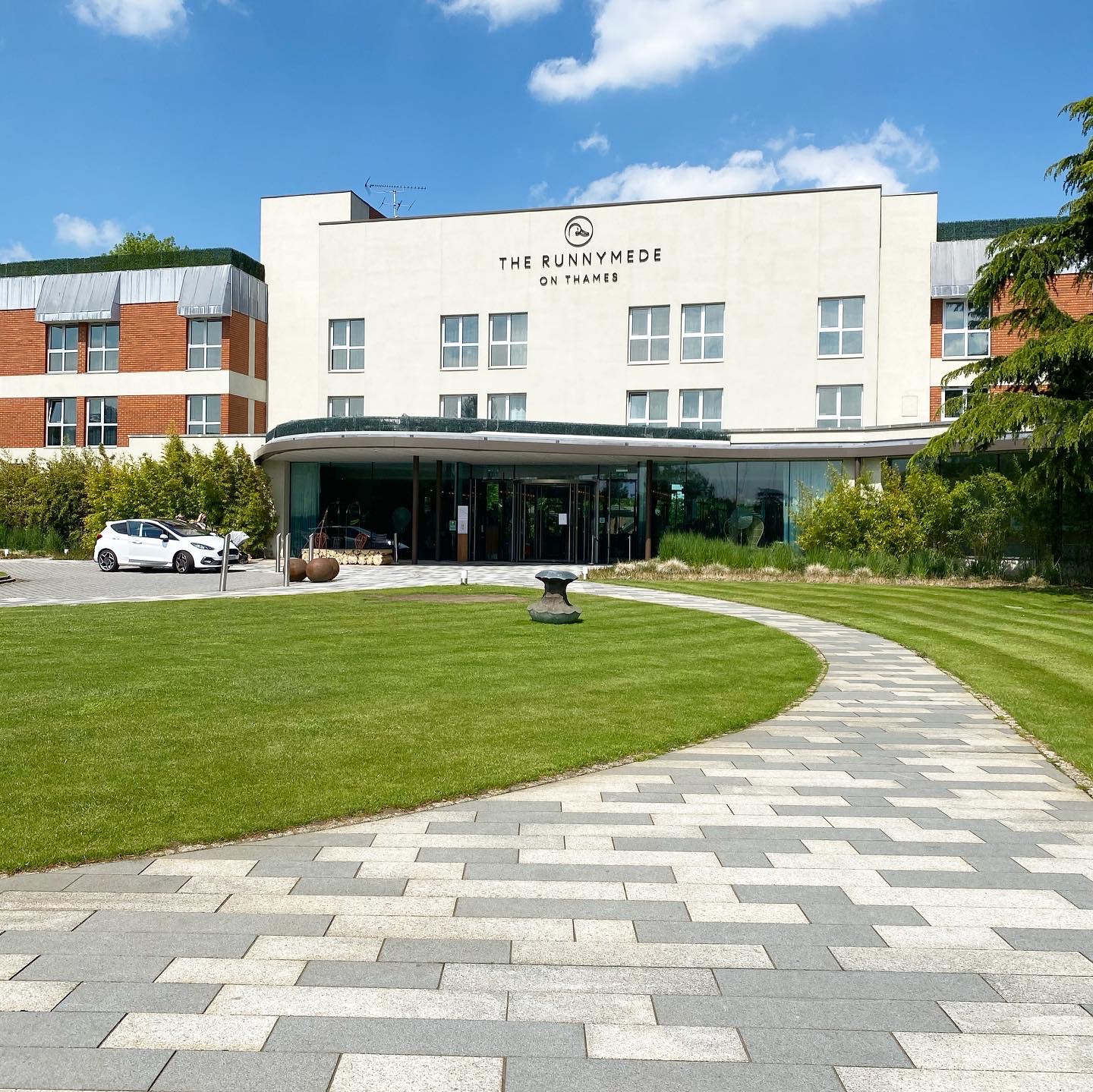 Saturday Slowdown – The Runnymede Hotel